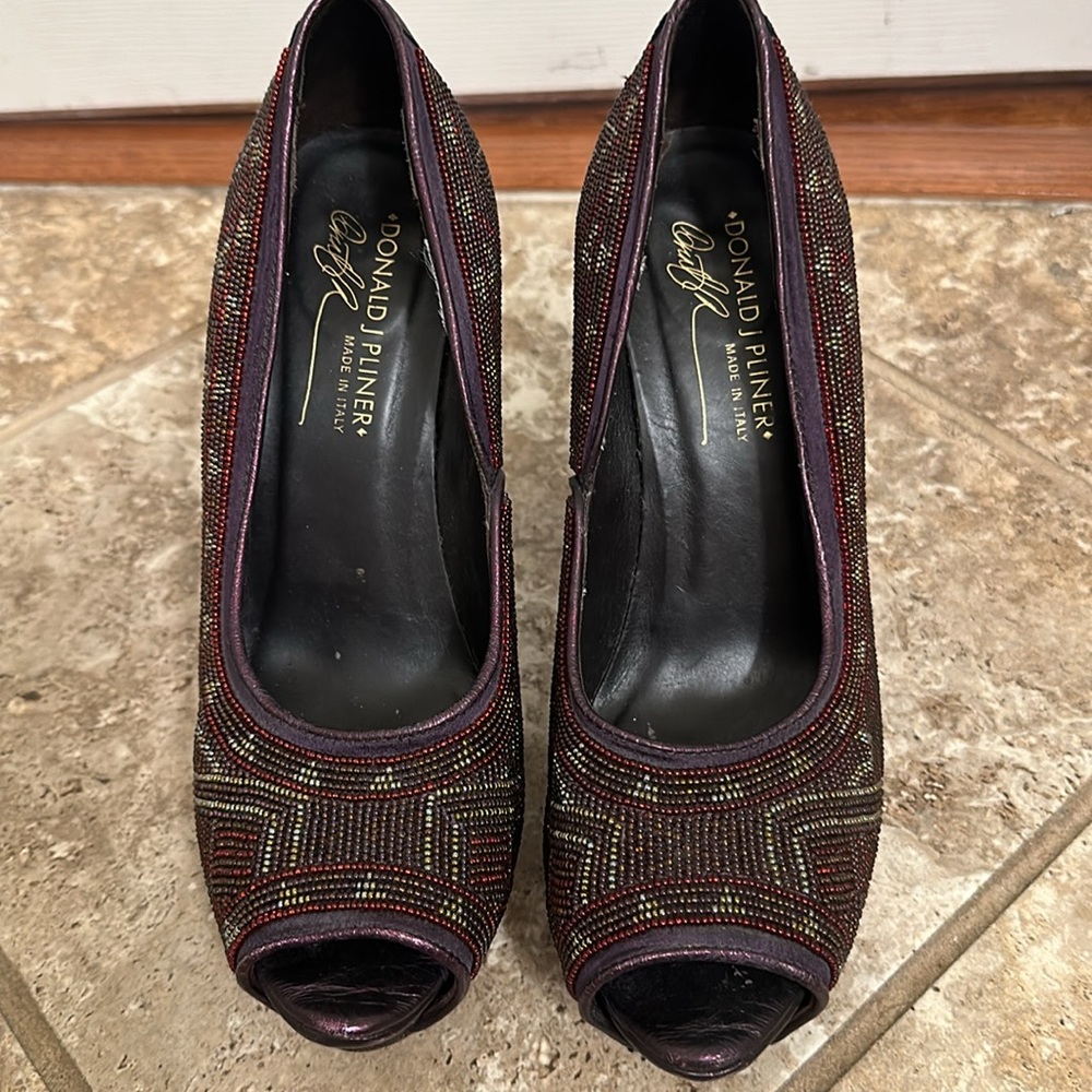 Donald J Pliner purple beaded made in Italy heel Sz. 7.5
